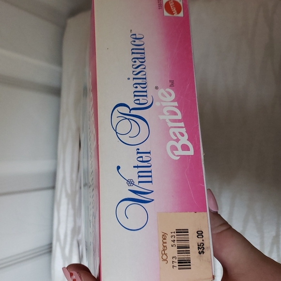 Winter Renaissance Barbie 1996 - Picture 7 of 7